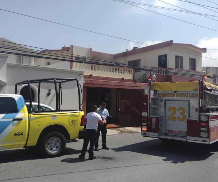 Rescatan a anciana de incendio