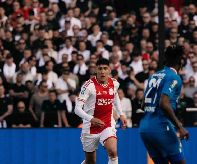 Cerca  Edson Álvarez del Borussia Dortmund