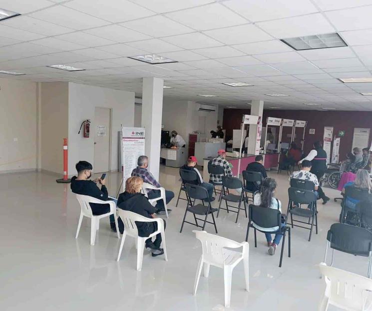 Entrega INE en NL primera credencial ‘no binaria’ Entrega INE en NL primera credencial ‘no binaria’