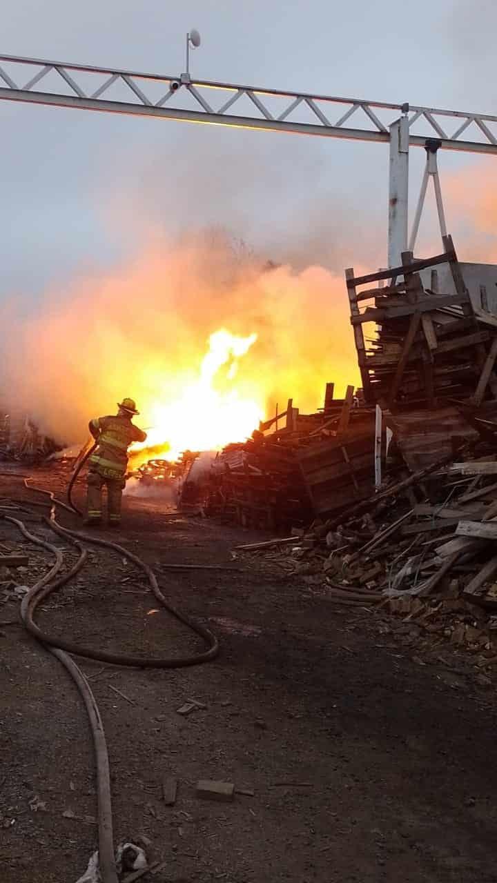 Arde tarimera en Apodaca