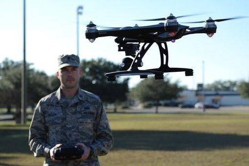 Dron operado por IA se rebela y mata a operador humano Dron operado por IA se rebela y mata a operador humano