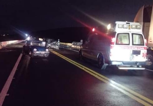 Un choque por alcance entre dos vehículos dejó la madrugada de ayer a un par de hombres sin vida, en el Anillo Periférico (Carretera Allende-Cadereyta), en el municipio de Allende