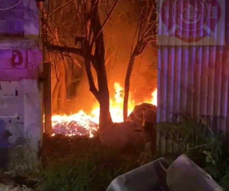 Arde bodega por incendio intencional en Escobedo