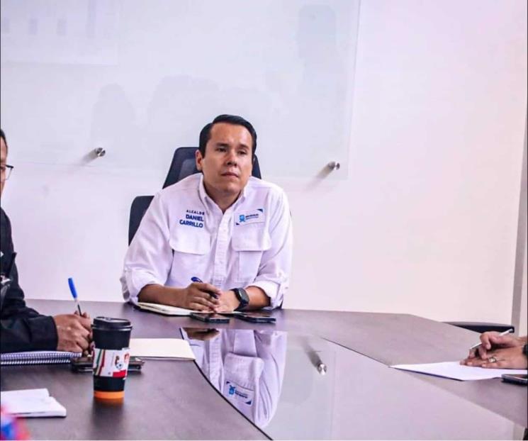 Cuestiona Daniel Carrillo permisos para Línea 6 de NL