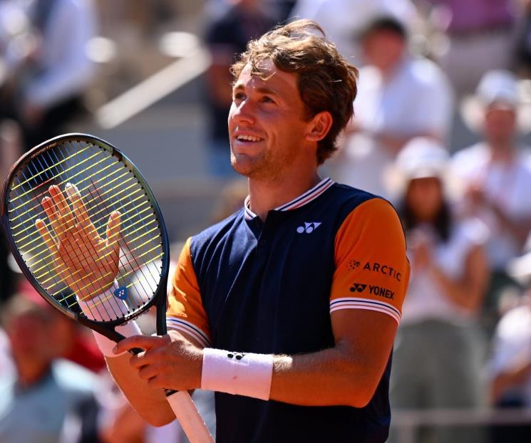 Se mete Casper Ruud a cuartos de final en Roland Garros