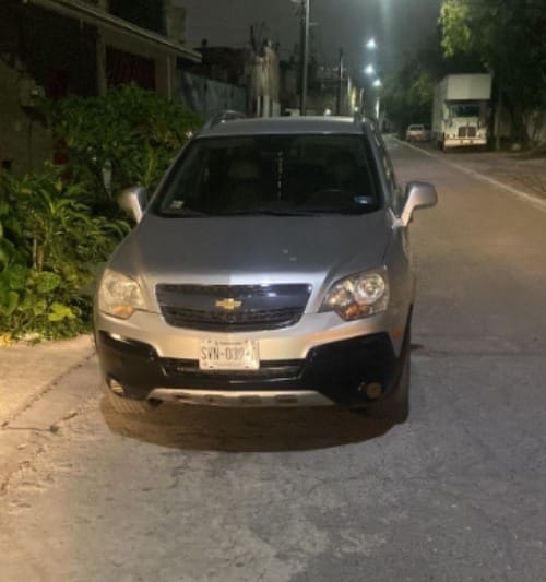 Una camioneta que contaba con reporte de participar en un hecho delictivo de amenazas y detonaciones de arma de fuego, fue asegurada por oficiales de la Secretaría de Seguridad y Protección a la Ciudadanía de Monterrey, al ser detectada a través del monitoreo de las cámaras de seguridad del C-4, en la Colonia Industrial