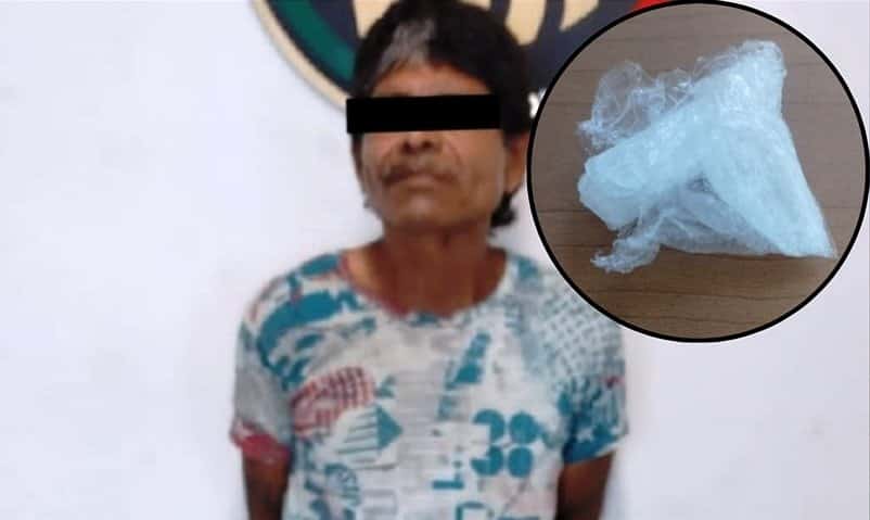 Elementos de la Secretaría de Seguridad y Vialidad de Salinas Victoria, detuvieron a un hombre por delitos contra la salud, al encontrarle droga entre sus pertenencias en la colonia Los Pilares