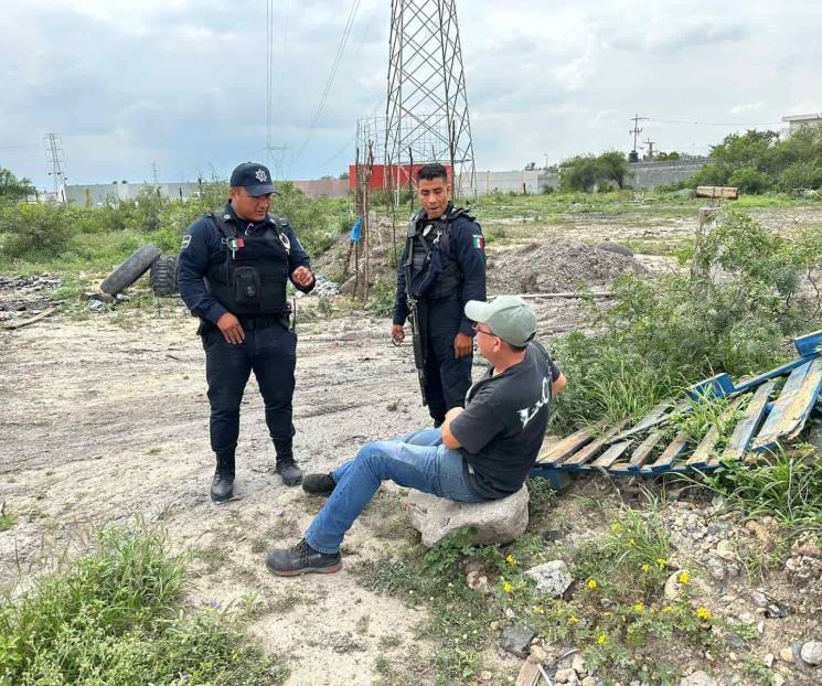 Tira 500 kilos lechuga podrida; lo detienen