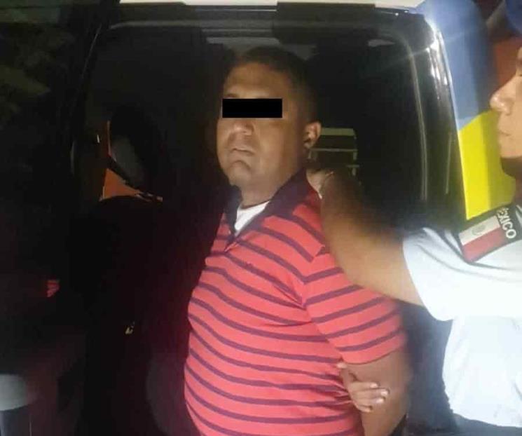 Golpea a su mamá; lo detienen