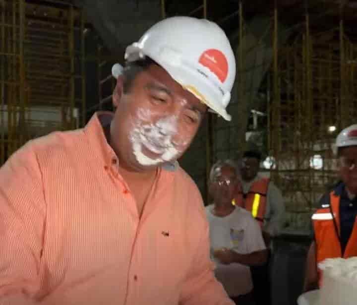 Celebra Nava su cumpleaños con recorrido nocturno por obras