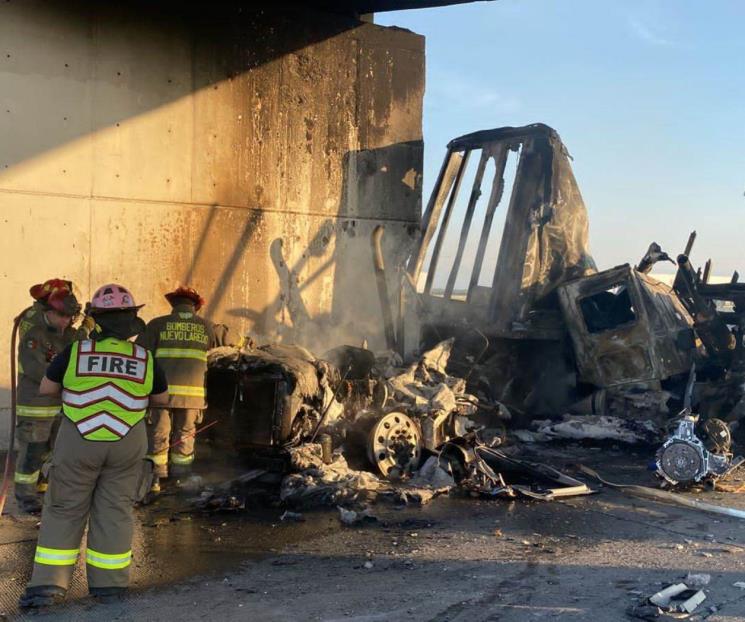 Choque entre tráileres deja un muerto en carretera a Laredo
