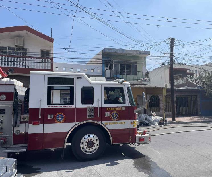 Prende fuego a su vivienda Prende fuego a su vivienda