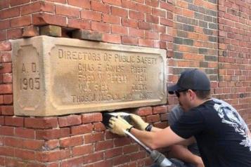 Bomberos hallan c&aacute;psula del tiempo de hace 118 a&ntilde;os en Ohio