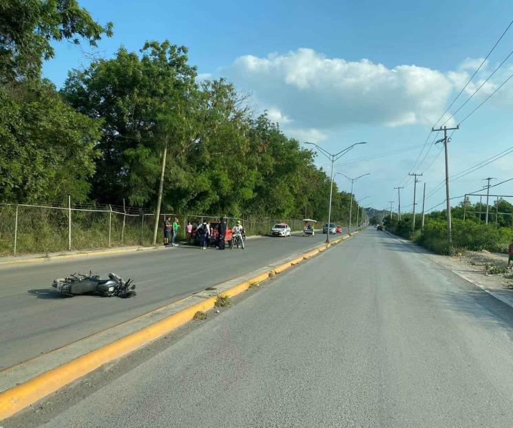 Embiste camioneta a motociclista