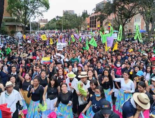 Sindicatos salen a las calles en apoyo a reformas de Petro Sindicatos salen a las calles en apoyo a reformas de Petro