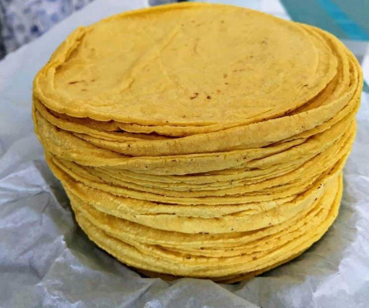 Cede inflación, pero tortillas y pan siguen por los cielos