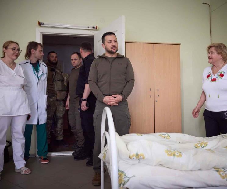 Recorre Zelensky zonas afectadas de Nova Kakhovka