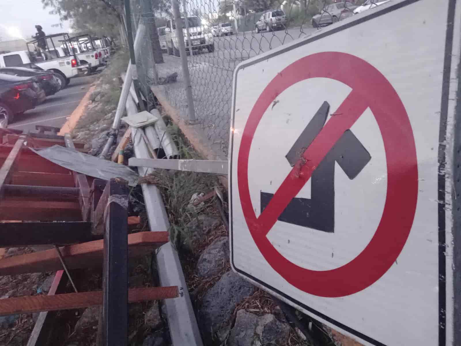 En el momento en que desprendía un señalamiento vial, un hombre con trece antecedentes penales fue detenido por elementos de la Policía de Proximidad (Proxpol) de Escobedo