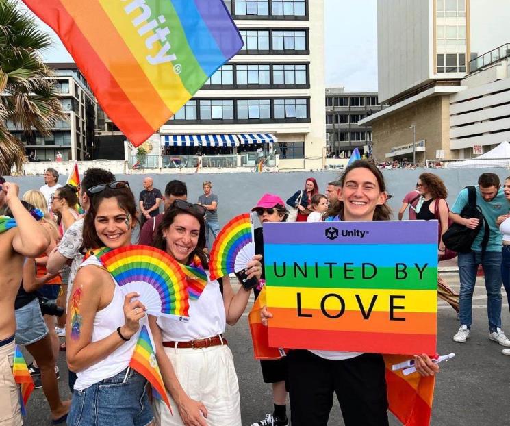 Miles de personas se suman a marcha del Orgullo en Tel Aviv