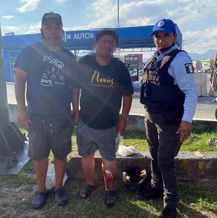 Un hombre que padece de sus facultades mentales y se encontraba extraviado desde el domingo pasado, fue localizado por elementos de la Secretaría de Seguridad y Protección a la Ciudadanía de Monterrey, en la entrada al centro comercial Plaza Cumbres, al poniente de la ciudad