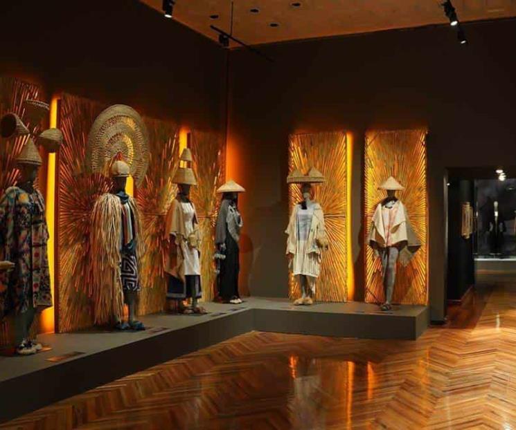 Una clase sobre diseño de Carla Fernández, en el Franz Mayer