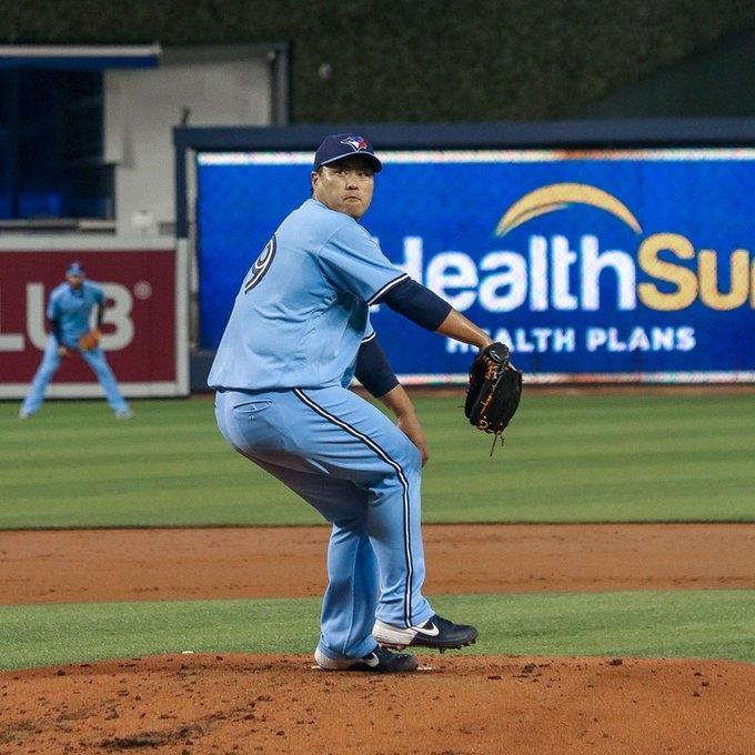 Cortan Azulejos a pitcher por publicación homófoba