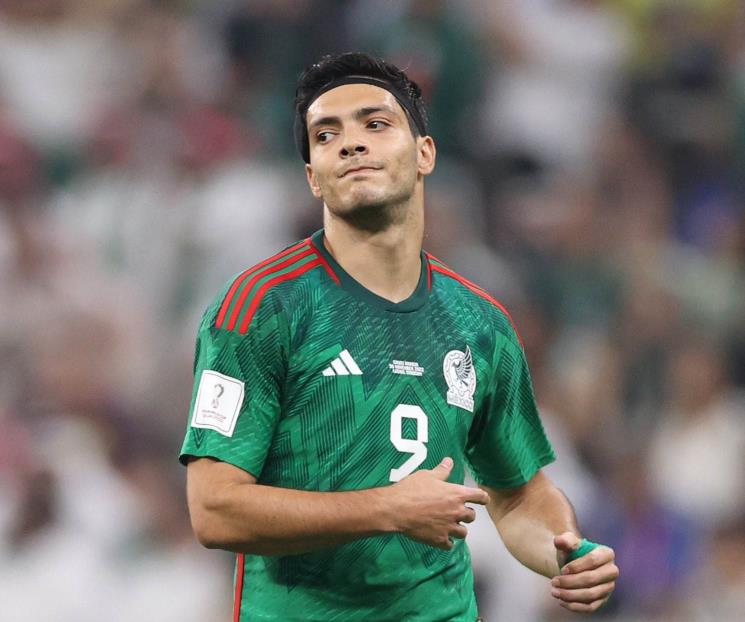 Operan a Raúl Jiménez