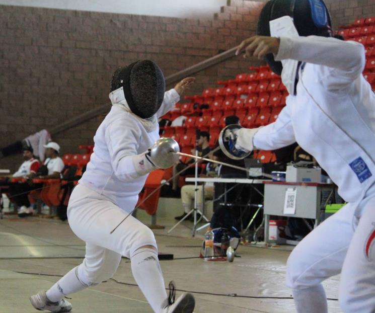 Brilla la UANL con varios oros en Esgrima