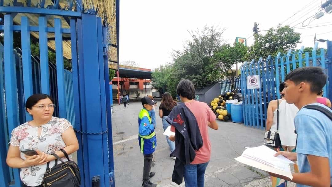Presentan estudiantes examen de admisión a prepas UANL