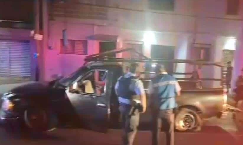 Muere hombre en camioneta luego de ser acuchillado