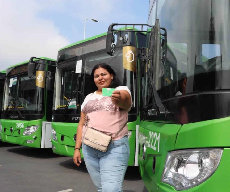 Entregan en SC tarjetas gratis para transporte urbano