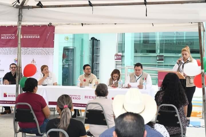 Urgen a regios recoger su tarjeta bienestar
