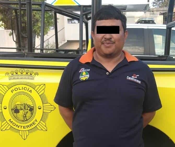 Un hombre fue detenido por oficiales de la Policía de Investigaciones de Monterrey, luego que presuntamente amenazara con un arma de fuego a un transeúnte que pasaba por el lugar, el sábado en la colonia Terminal