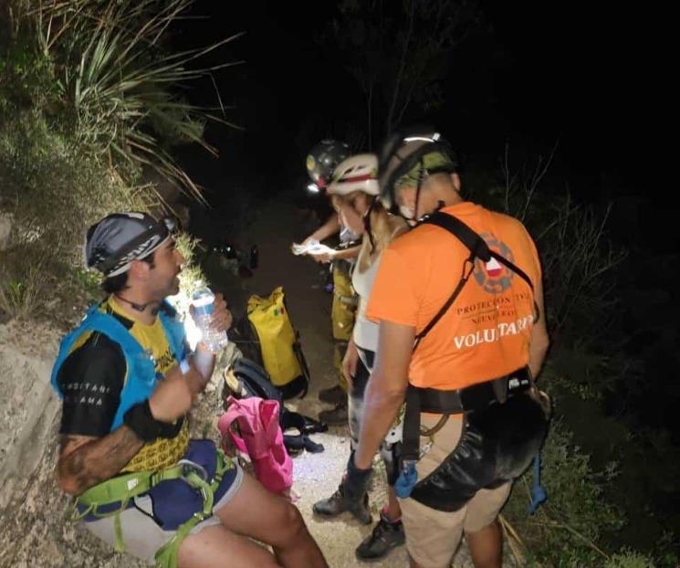 Rescatan a senderista perdido en La Huasteca
