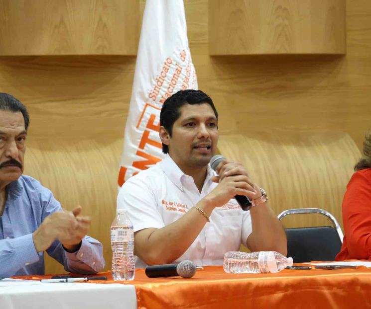 Reciben reconocimiento por 40,50 y 60 años de servicio