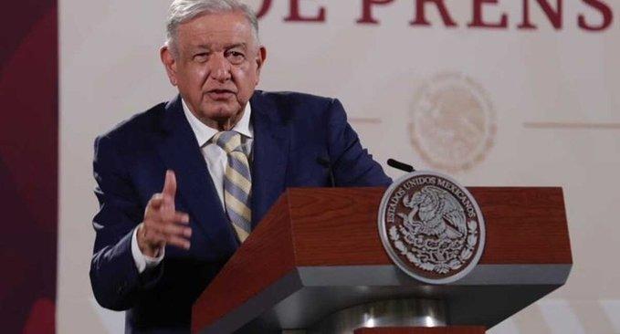 No zigzaguear, pide AMLO a corcholatas