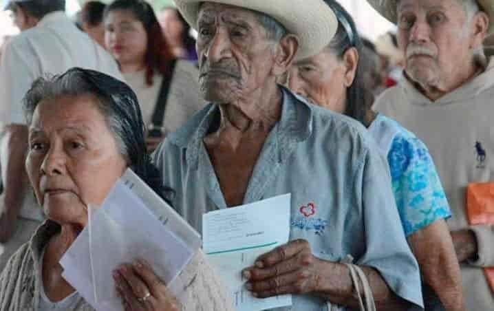 Busca AMLO que pensión a los 65 años sea constitucional