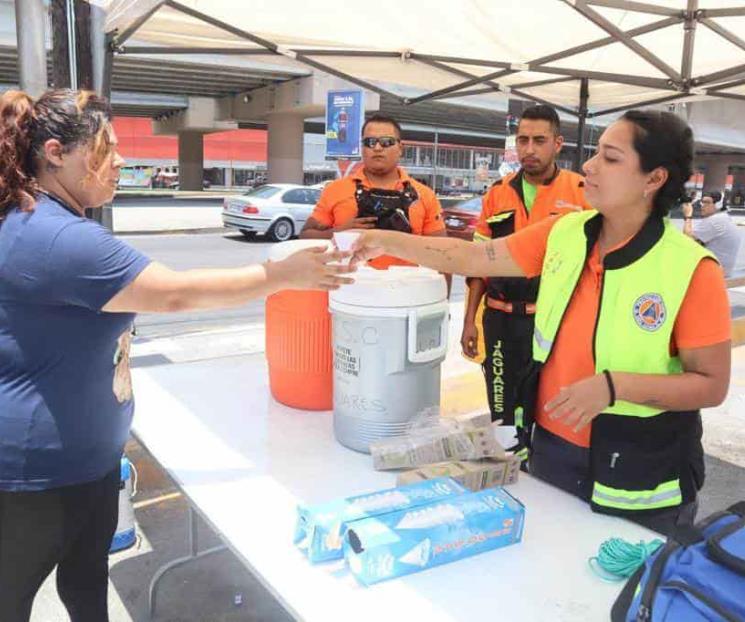 Instalan módulos de hidratación en SC contra ola de calor