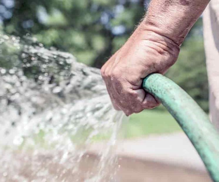 Alerta AyD sobre consumo excesivo de agua en Monterrey