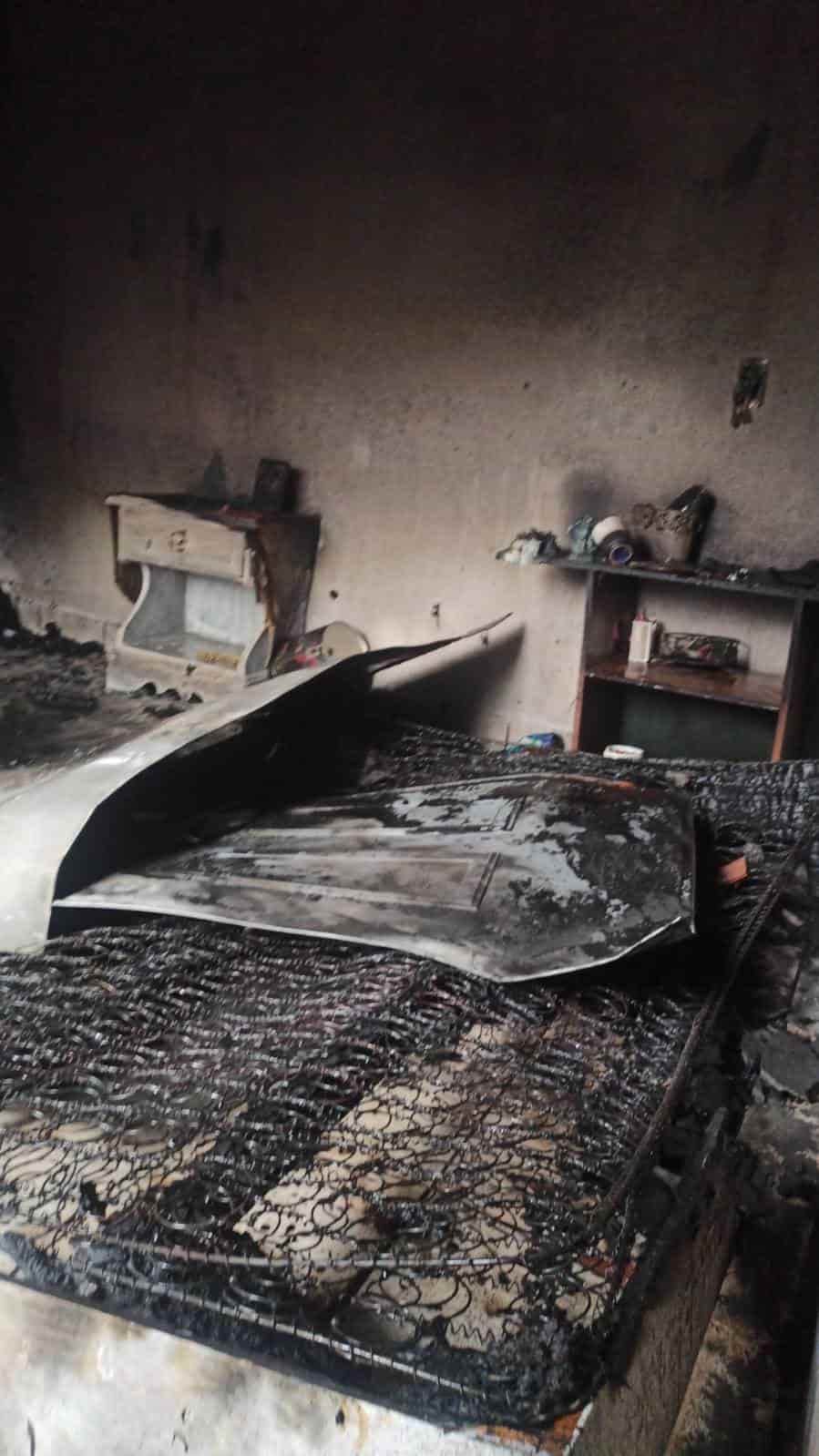 Con algunos síntomas de intoxicación resultó una pareja al registrarse un incendio en su domicilio e intentar sofocarlo, ayer en la Colonia Cerritos Modelo (Fomerrey 75), al poniente de Monterrey.