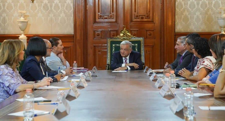 Dialogan AMLO e INE para una mejor colaboración