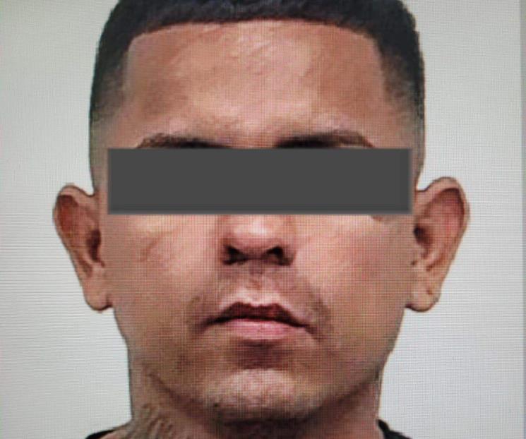 Cae pareja con armas y droga