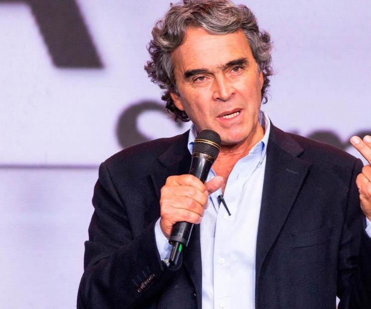 Ex candidato de Colombia y profesor Tec visita a alumnos