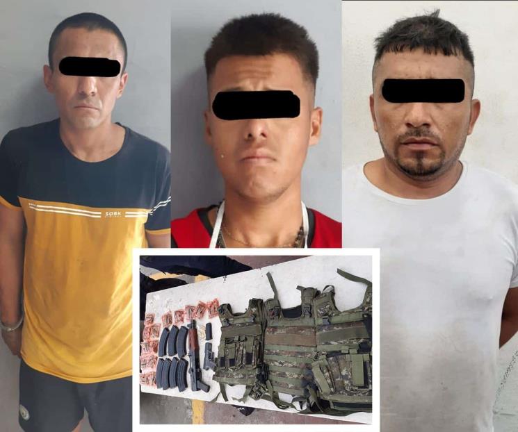 Detienen a tres con armas y equipo táctico en Escobedo
