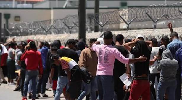 Sancionan a banda de traficantes de migrantes