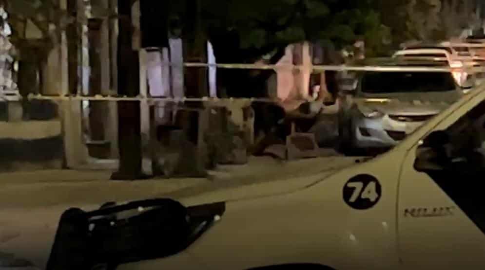 En el momento en que se encontraba sentado en una mecedora y tomando una cerveza frente a su domicilio, un hombre fue ejecutado en la Colonia Vicente Guerrero, municipio de San Nicolás