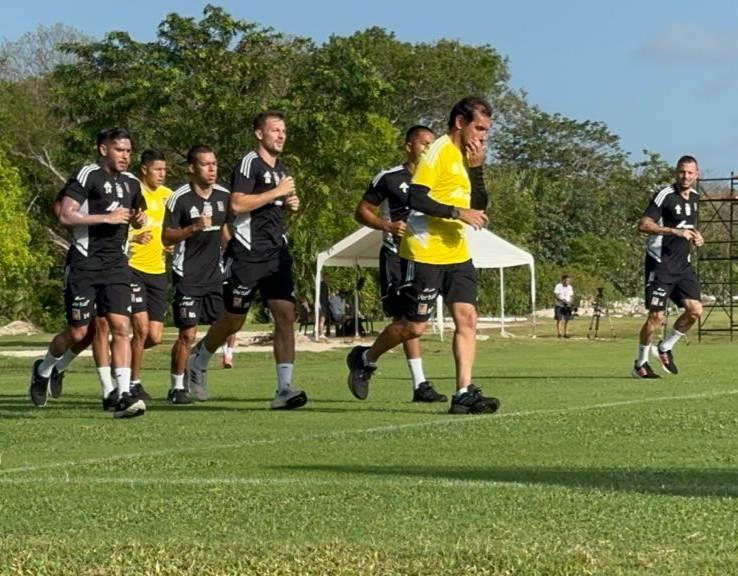 Tigres entrena sin Gignac, pero ya recuperaron a Garza Tigres entrena sin Gignac, pero ya recuperaron a Garza