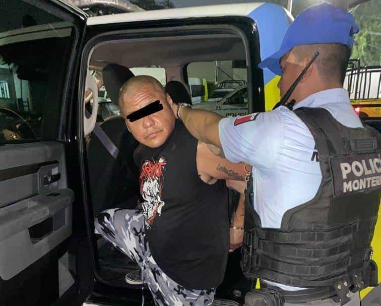 Golpea y asalta a empleado del IMSS