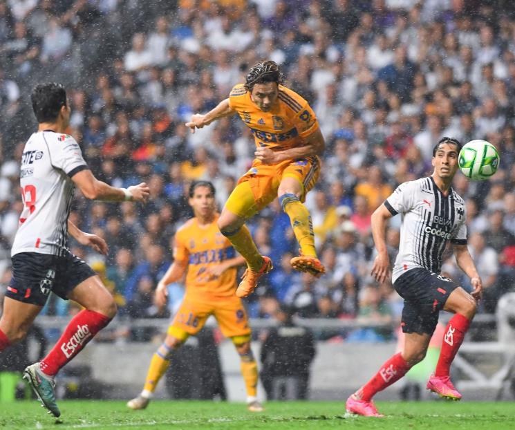 Rayados, a un mes de ser eliminados  y aún sin refuerzos