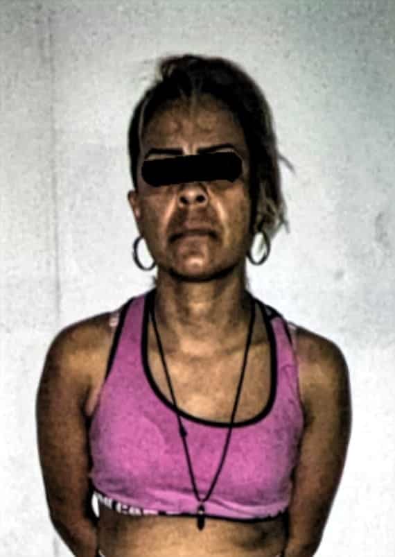 Tras discutir con una mujer en la vía pública, un hombre fue arrestado por elementos de la policía de Proximidad de Escobedo, ya que al someterlo a una revisión le encontraron algunos gramos de la droga conocida como cristal, en la Colonia Balcones de Anáhuac.